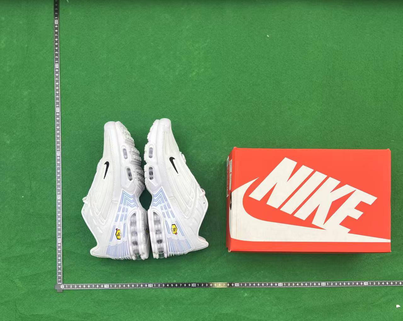 NIKE AIR MAX PLUS 3 -2