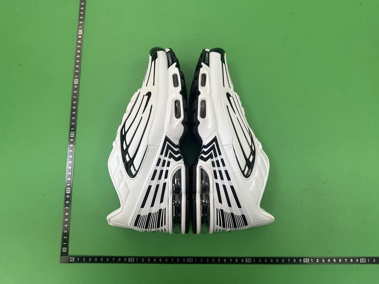 NIKE AIR MAX PLUS 3 -3