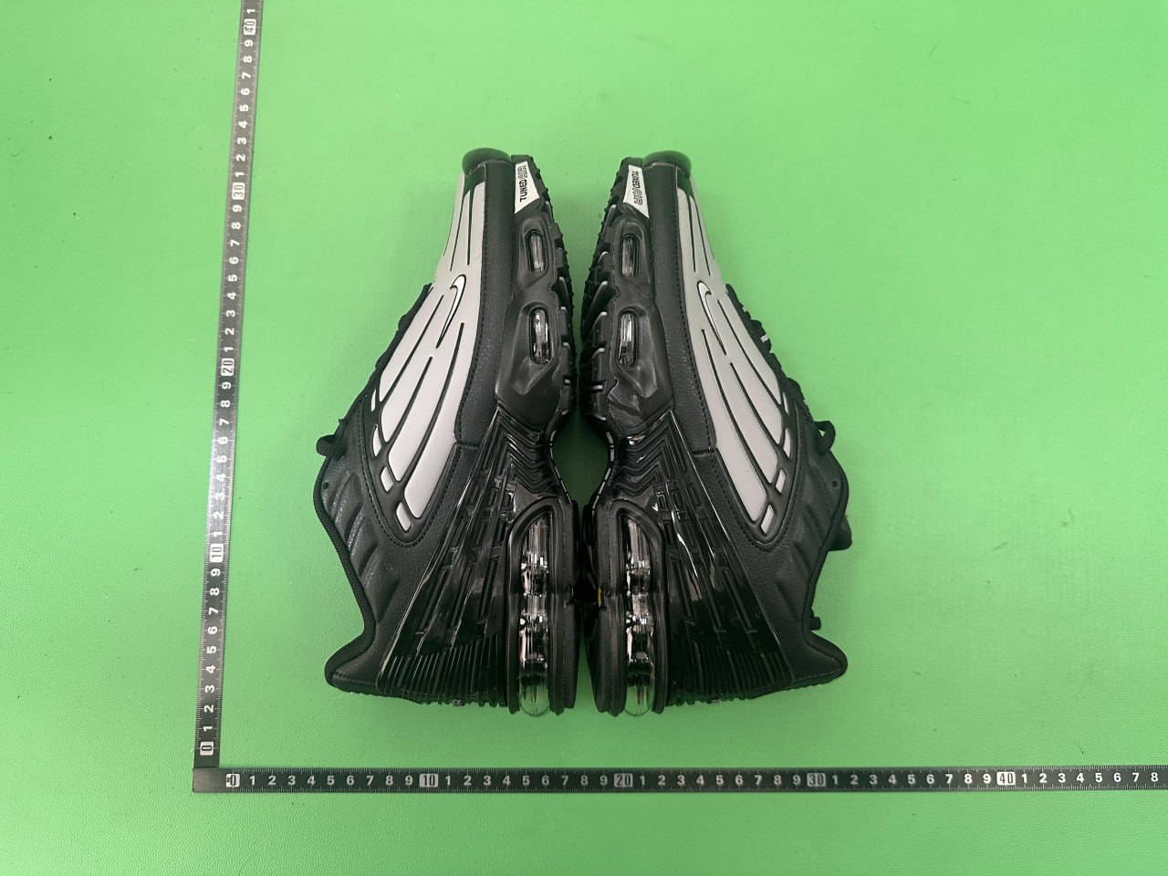 NIKE AIR MAX PLUS 3 -4