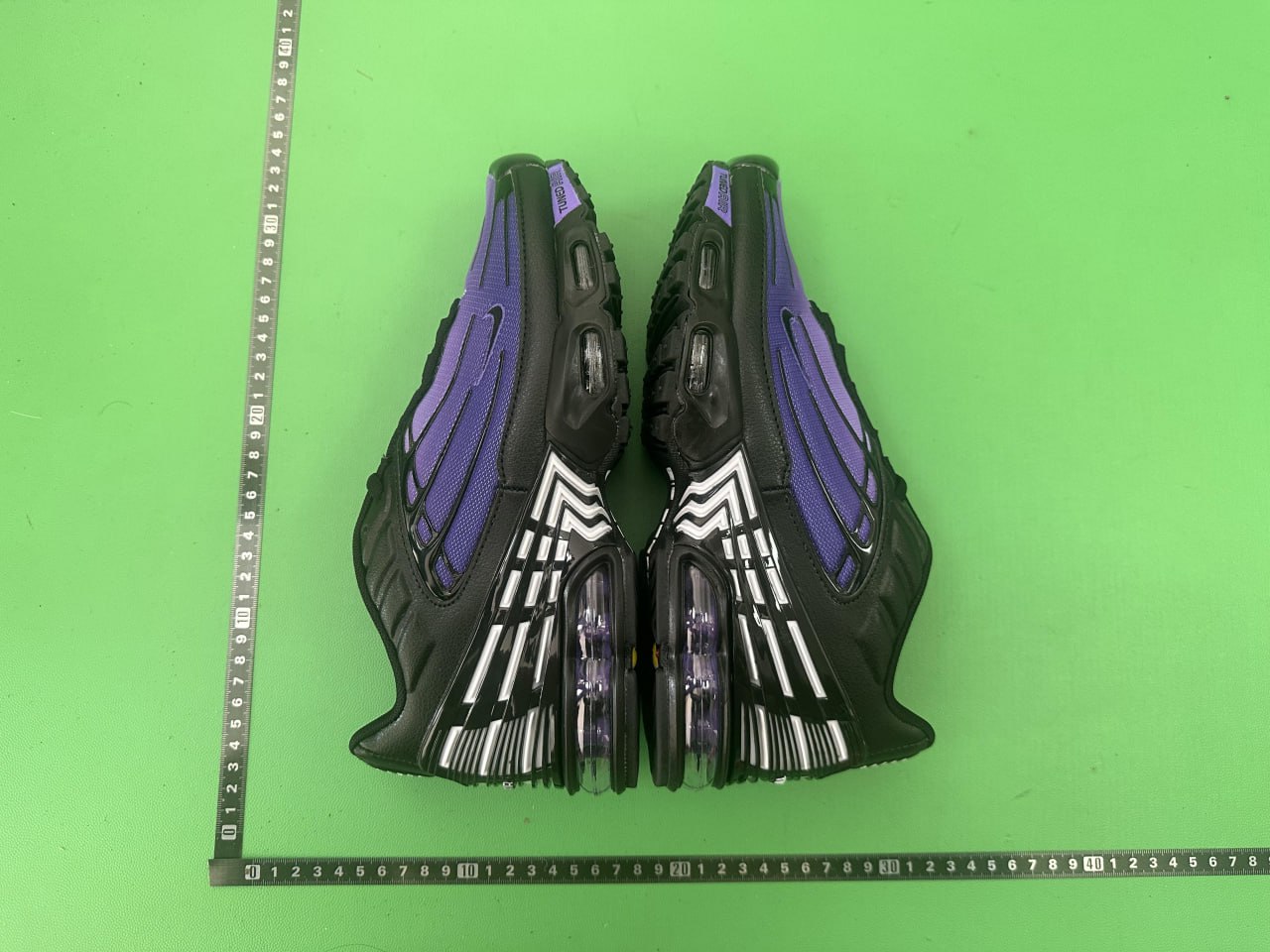 NIKE AIR MAX PLUS 3 -5