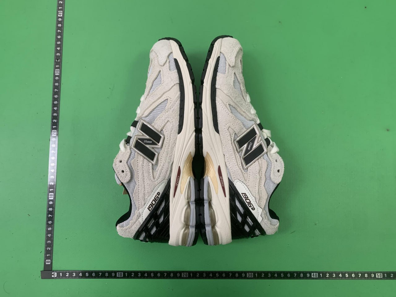 New Balance 1906D Protection Pack Silver Metallic  -4