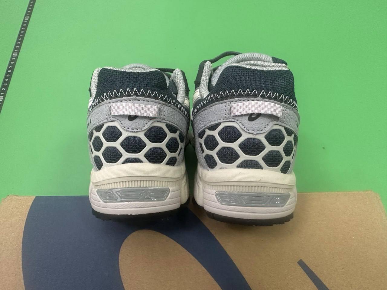 ASICS Gel-Kahana 8 -5