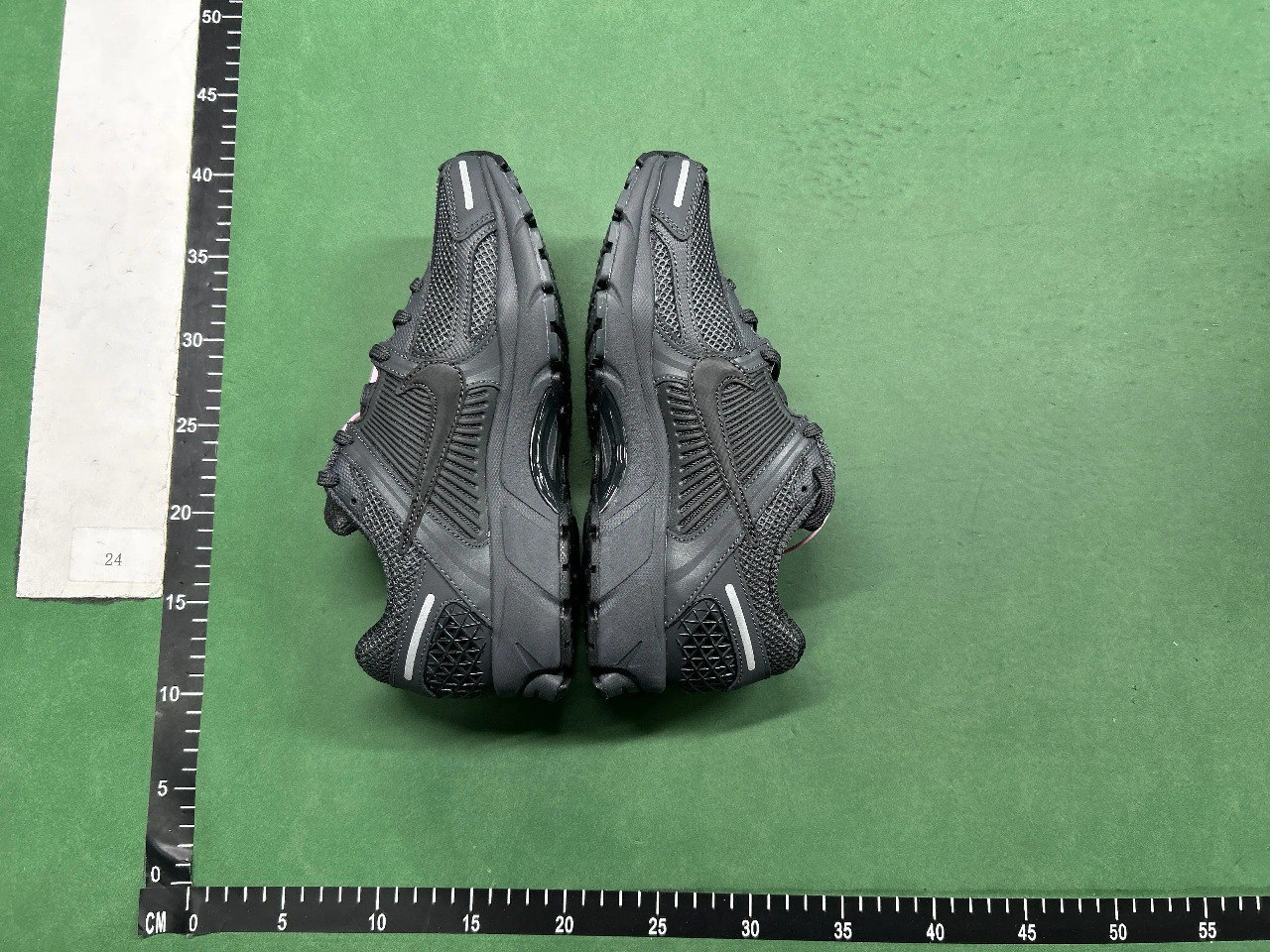 Nike Zoom Vomero 5  -2