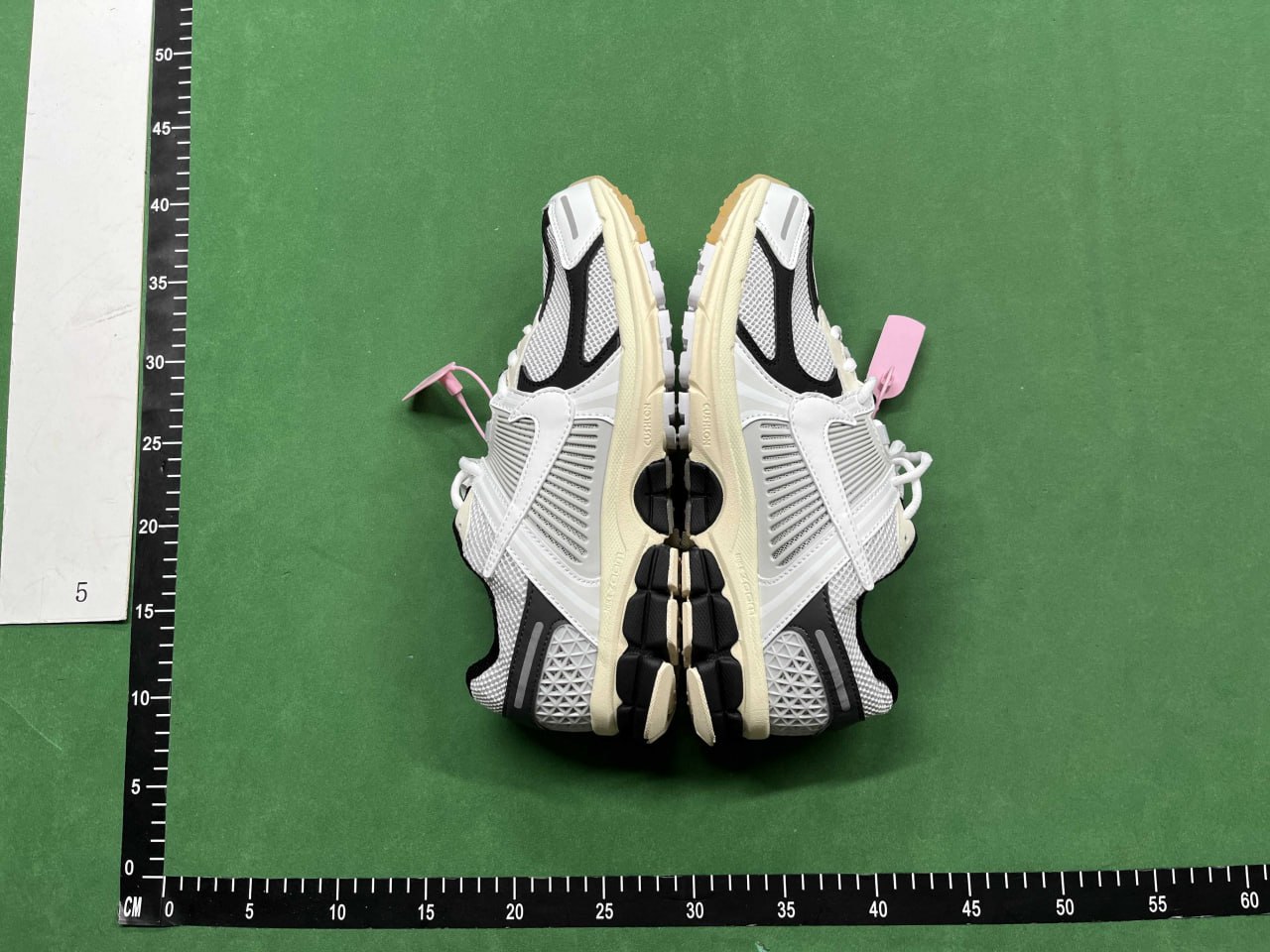 Nike Zoom Vomero 5  -3