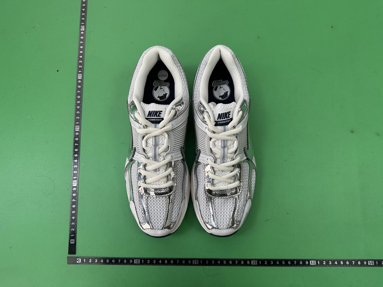 Nike Zoom Vomero 5  -4