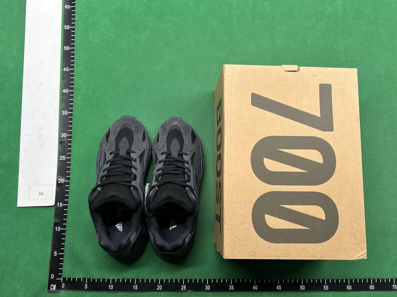 BF  Batch   Adidas yeezy  Boost  700 -2