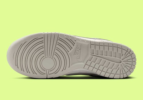 A Silver Swoosh Adds Spark To A Greyed Out Nike Dunk(图4)