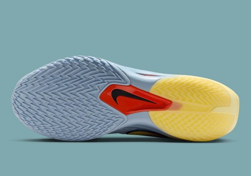 The Nike Zoom GT Cut 3 Sizes Up A “Glacier Blue” Makeover(图5)